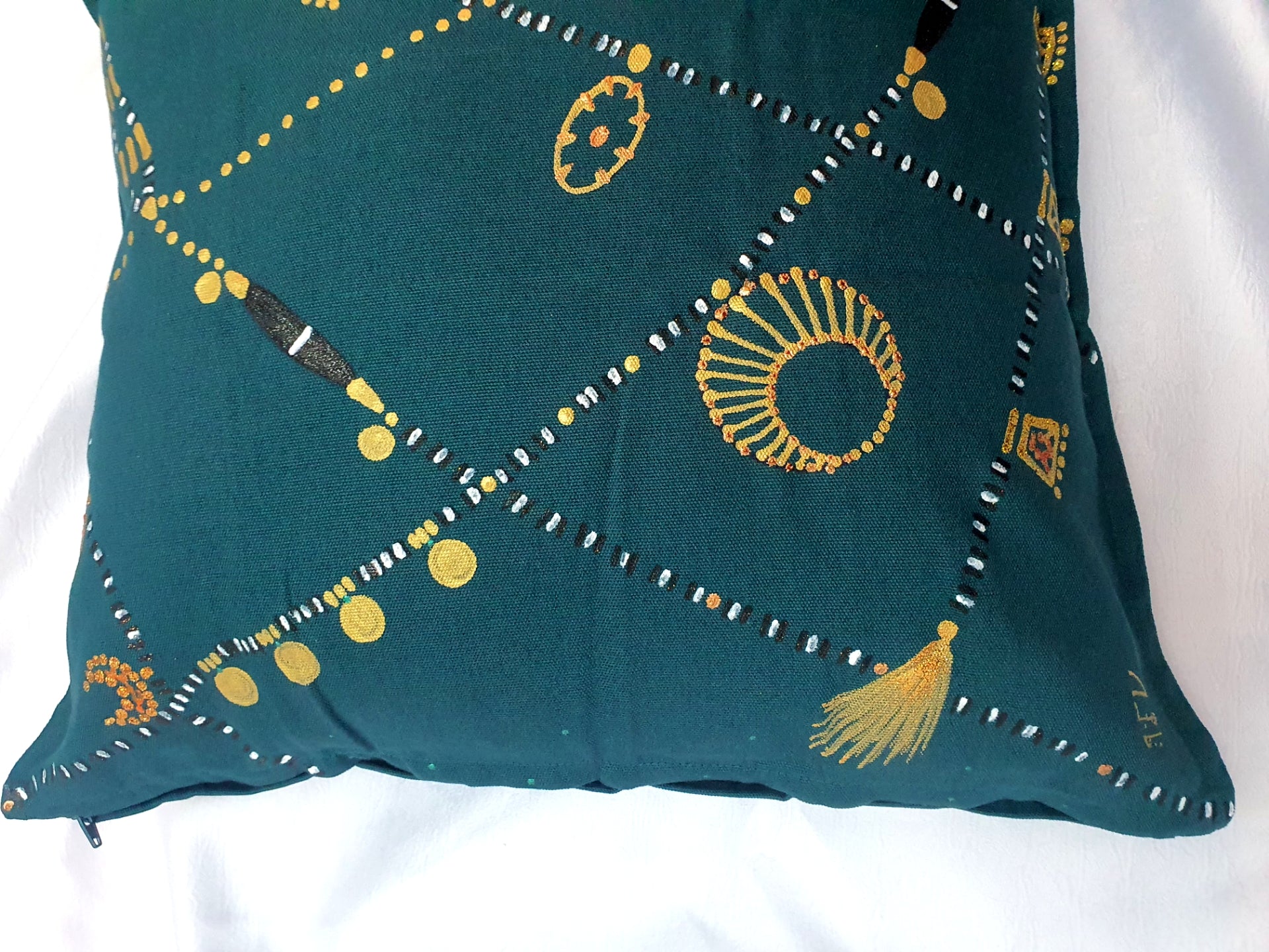 Dahabaya necklaces cushion cover