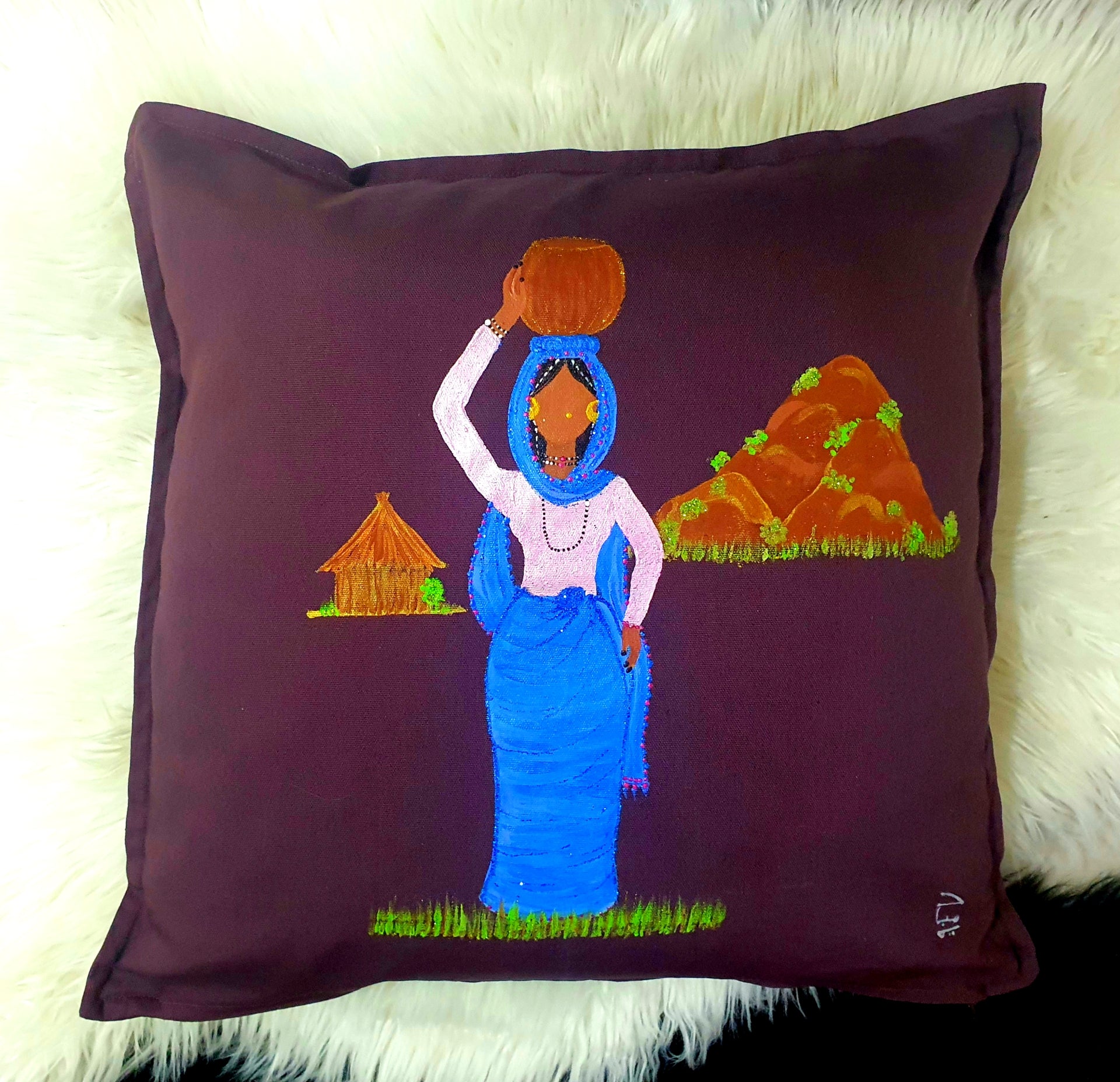 Water Fetcher Cushion Cover – غطاء وسادة جلابة الموية