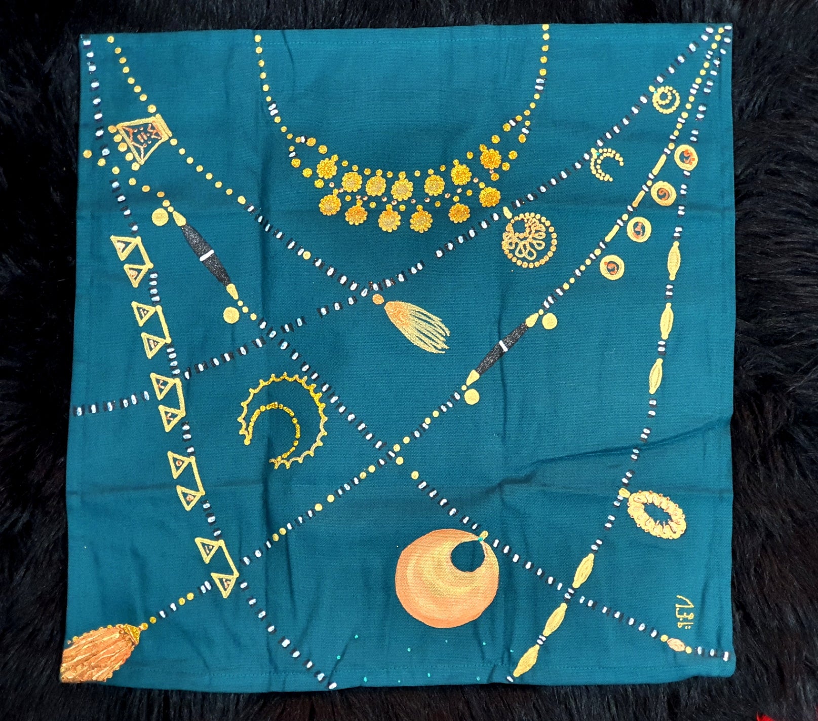Dahabaya necklaces cushion cover