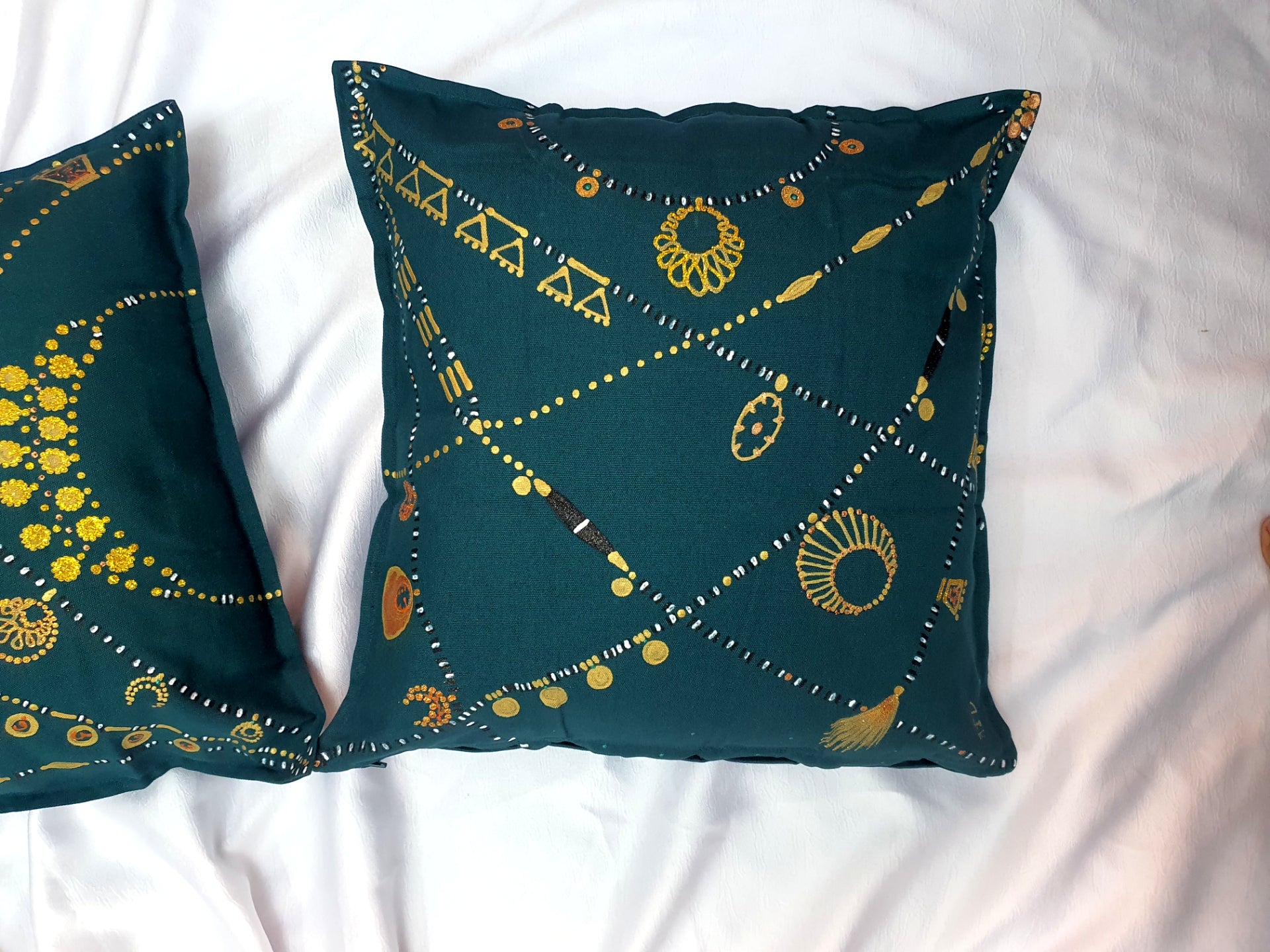Dahabaya necklaces cushion cover
