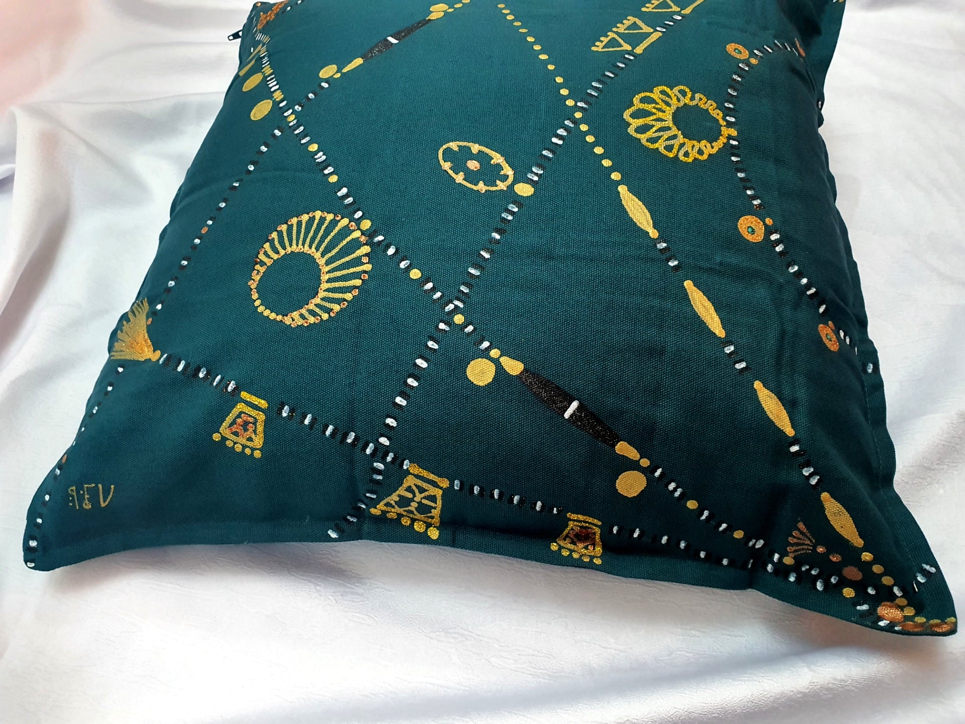 Dahabaya necklaces cushion cover