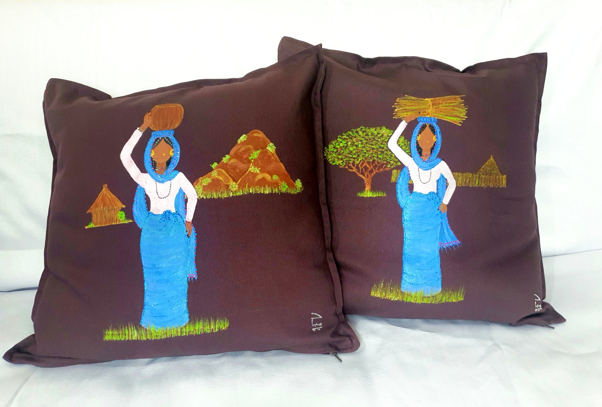 Water Fetcher Cushion Cover – غطاء وسادة جلابة الموية