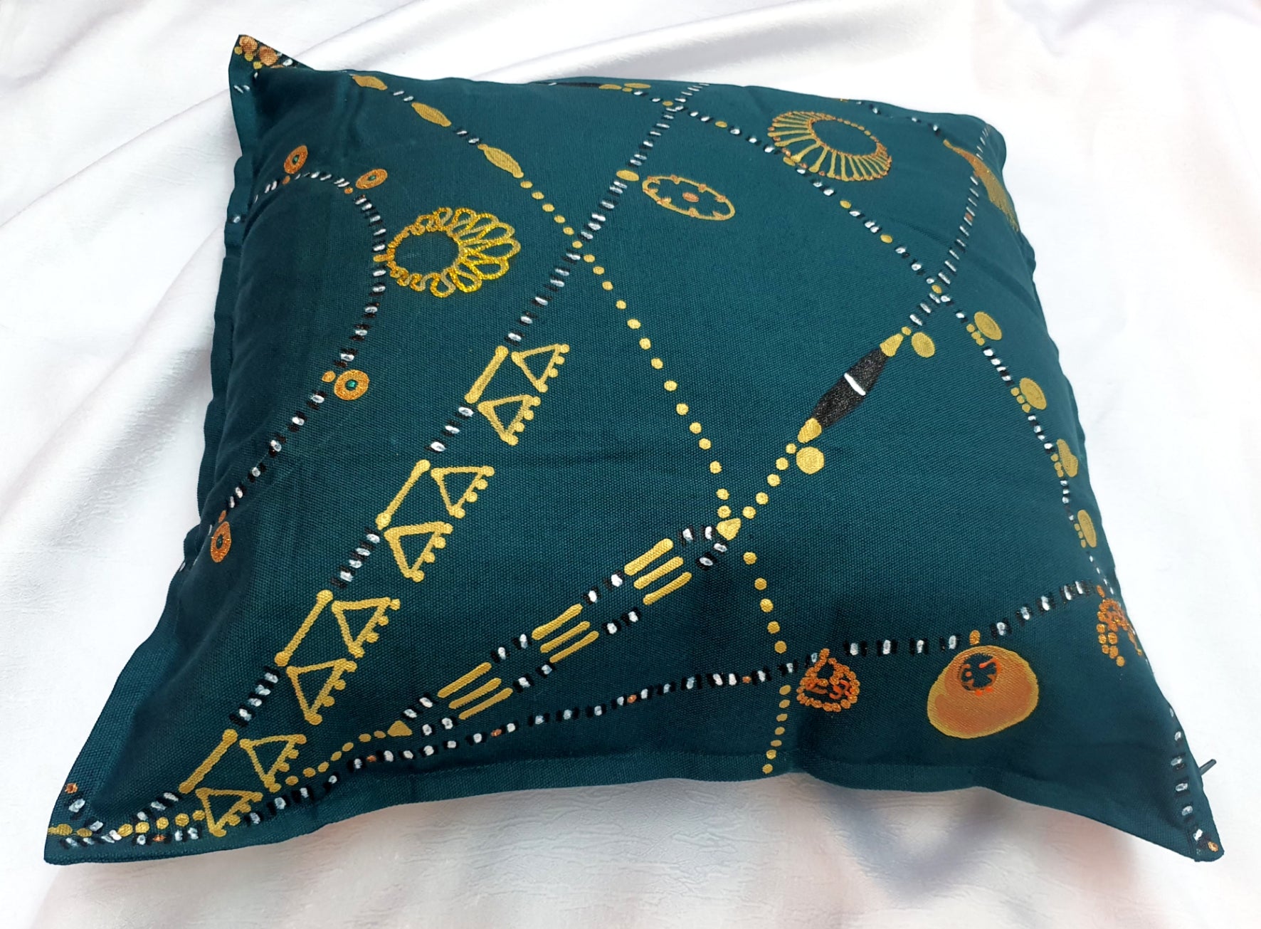 Dahabaya necklaces cushion cover