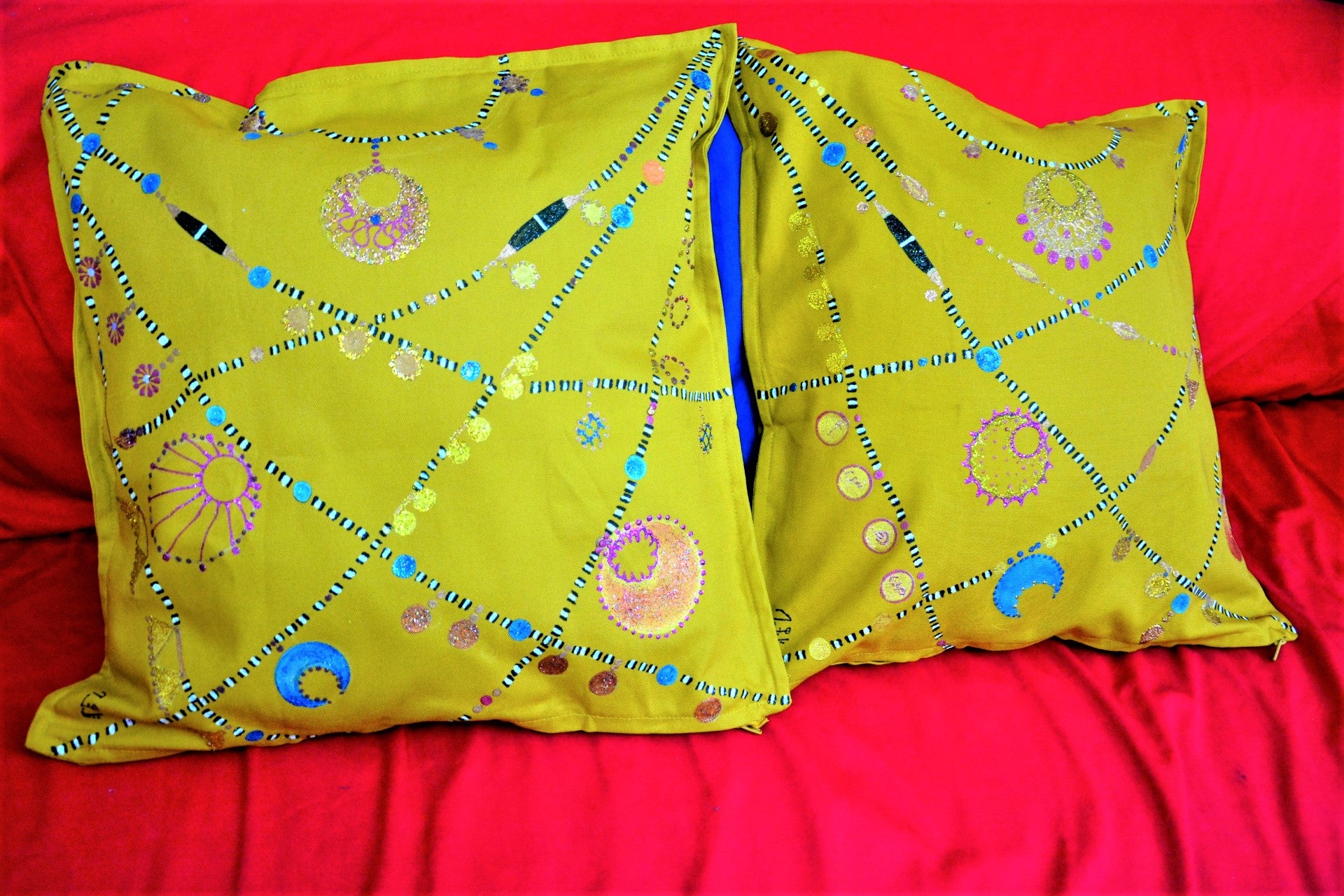 Dahabaya necklaces cushion cover